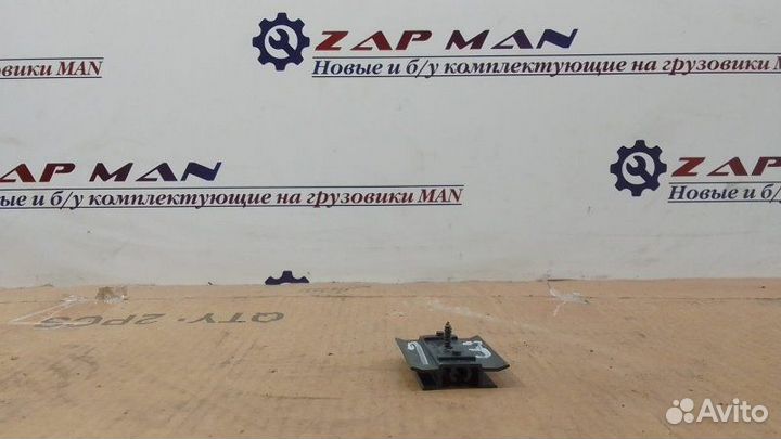 Зажим обшивки потолка Man Tgl