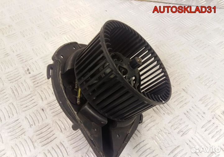 Моторчик печки Audi 80 B4 8A1820021