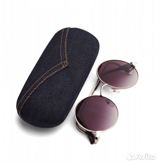 Солнцезащитные очки в футляре новые