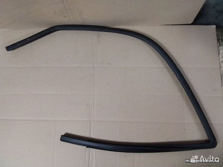 Уплотнитель стекла Chevrolet Niva, передний правый