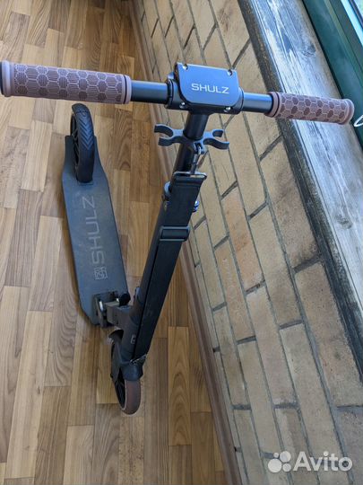 Продам самокат Shulz 200