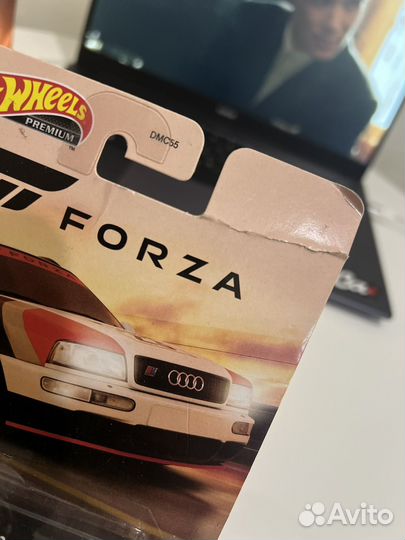 Hot Wheels Premium Audi Avant RS2