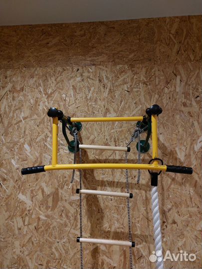 Турник настенный детский