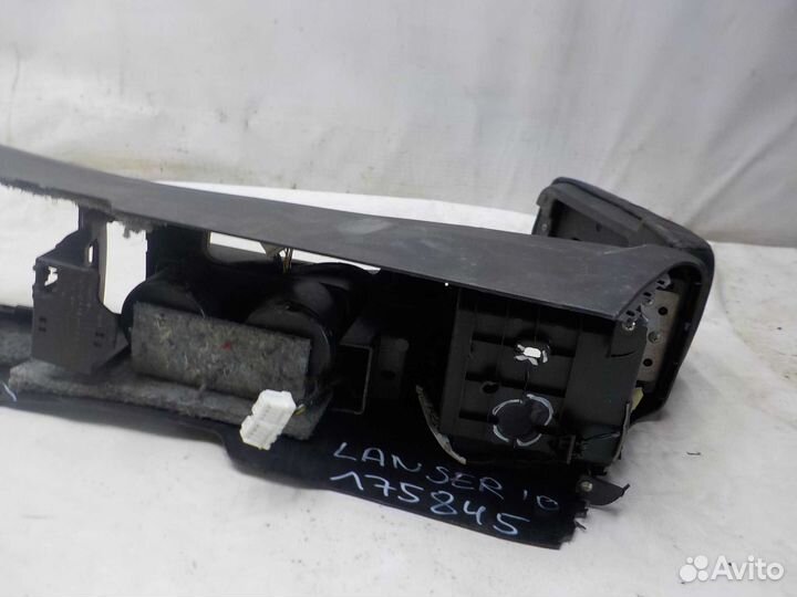 Подлокотник mitsubishi lancer 10