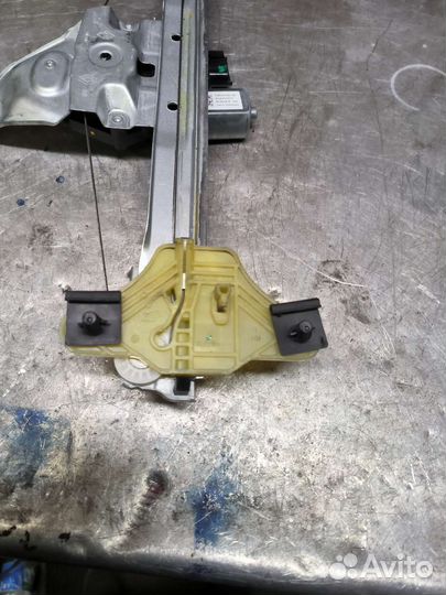 Renault Duster 2 передний стеклоподъёмник левый