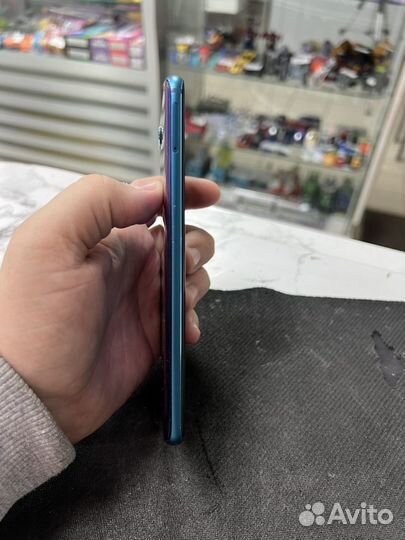 HONOR 10, 4/64 ГБ