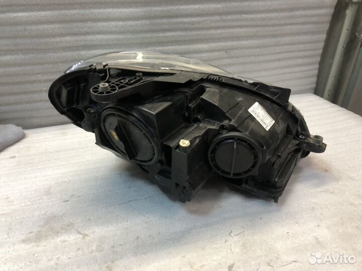 Фара Левая на Mercedes W204 C 204 оригинал