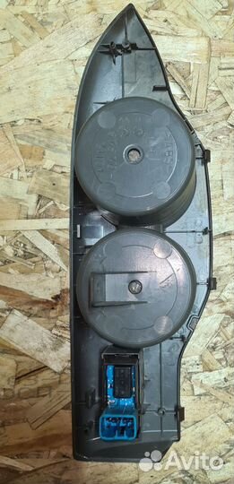 Подстаканник задний левый Toyota Kluger MCU25W