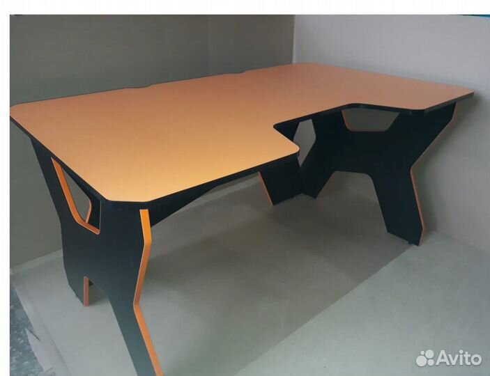 Стол геймерский компьютерный