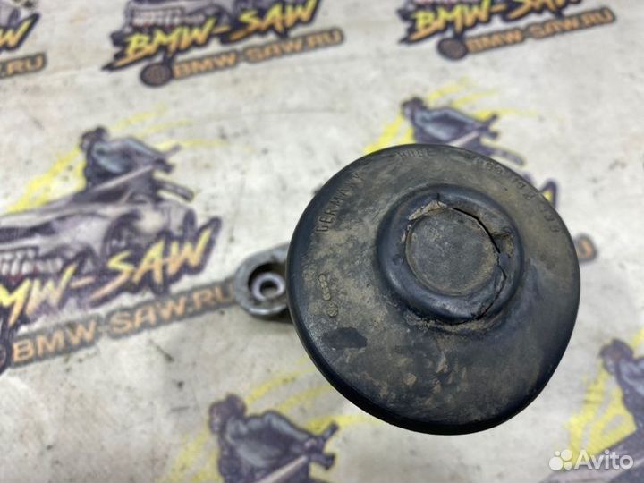 Кронштейн двигателя Audi 80 B3 AAD 1991