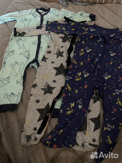 Джинсовый комбинезон с кофтой и 3 пижамы 80