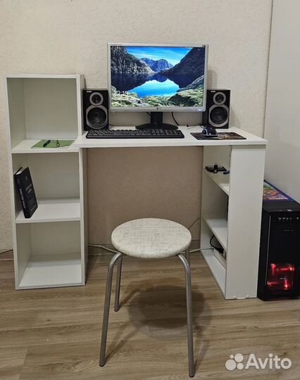 Стол письменный компьютерный