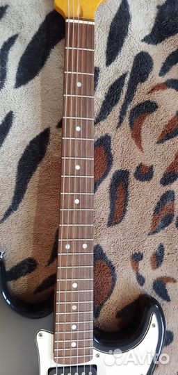 Электрогитара Juno (изготовлено совместно Fender)