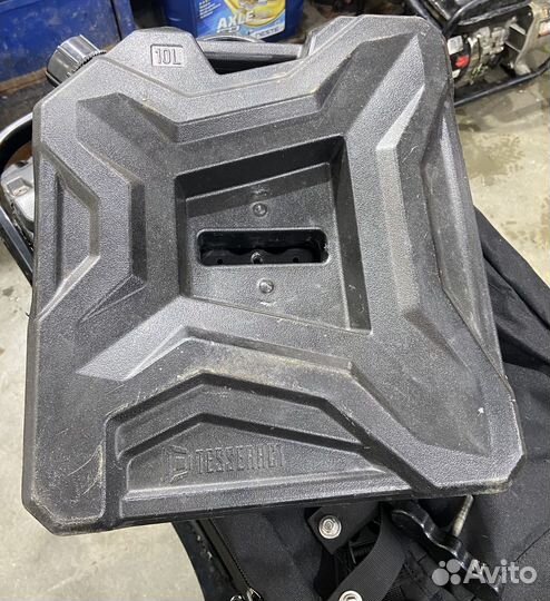 Канистра с креплением для снегохода