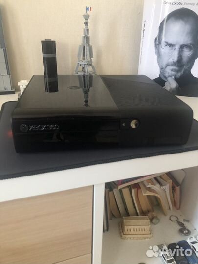 Xbox 360 E + Kinect + 2 геймпада