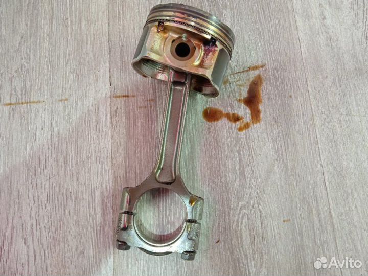 Поршень с шатуном Nissan Juke F15 HR16DE 2013