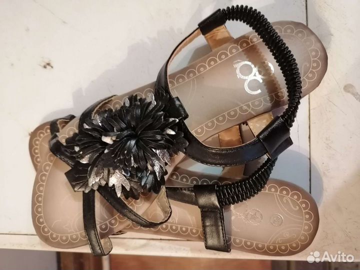 Сандалии новые