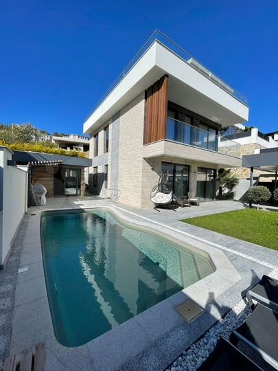 Коттедж 205 м² на участке 4 сот.