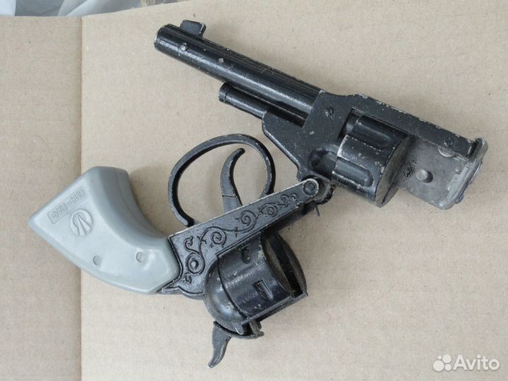 Советский револьвер детский под пистоны. СССР