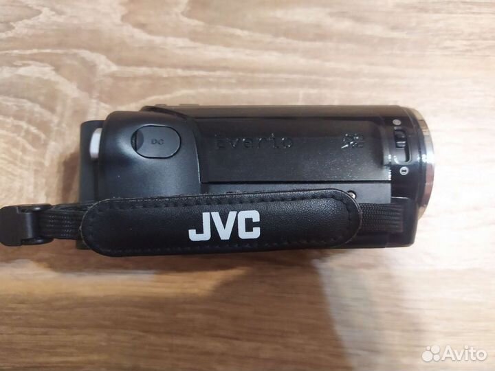 Видеокамера JVC Everio GZ-HM30 (как новая)
