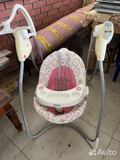 Комод и качели