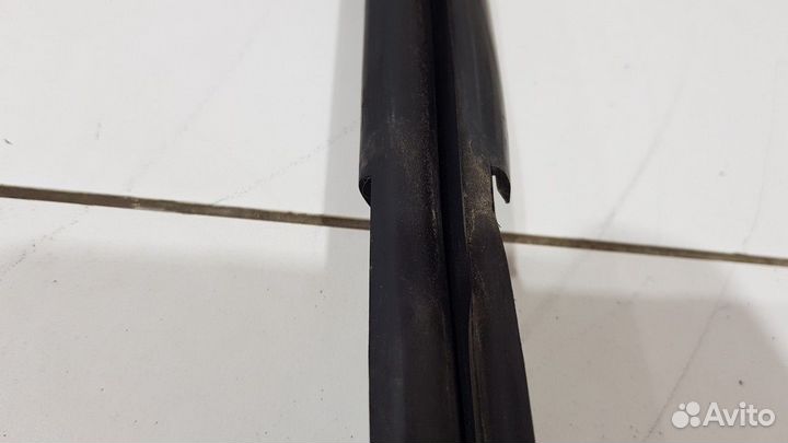 Уплотнитель стекла задний правый