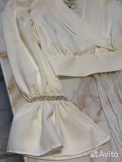 Роскошная атласная блузка (тренд 2025)