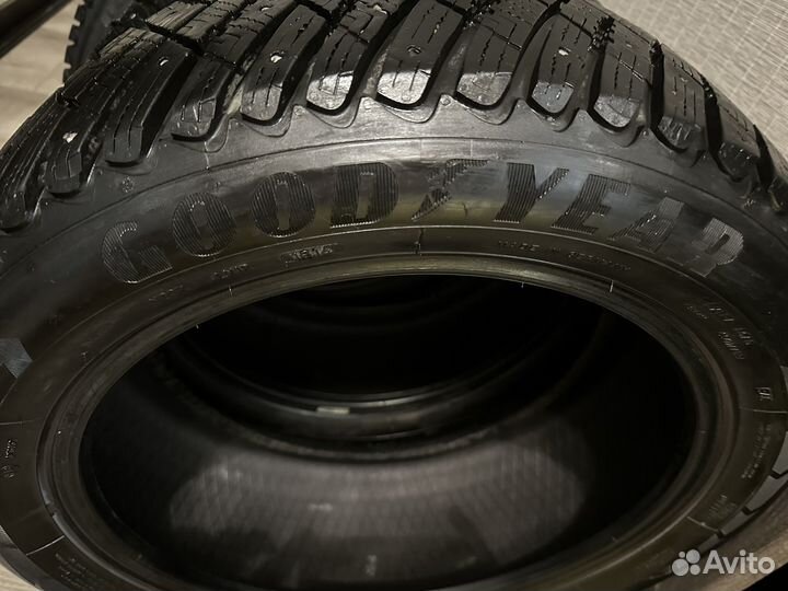 Goodyear Ultragrip Ice Arctic 215/55 R17