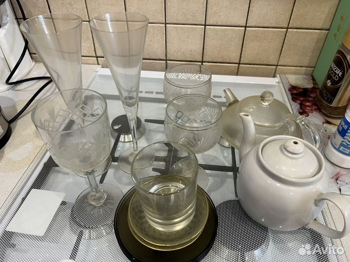 Посуда бокалы, блюдца, чайники