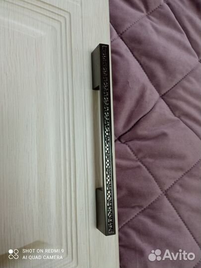 Дверцы с петлями и ручками