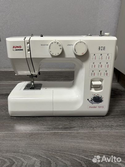 Швейная машина Janome Juno 1915