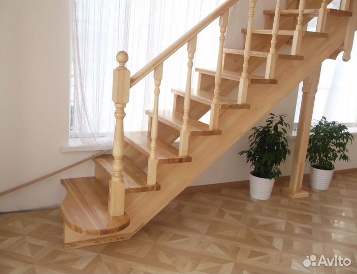Столб лестничный (сосна) опт