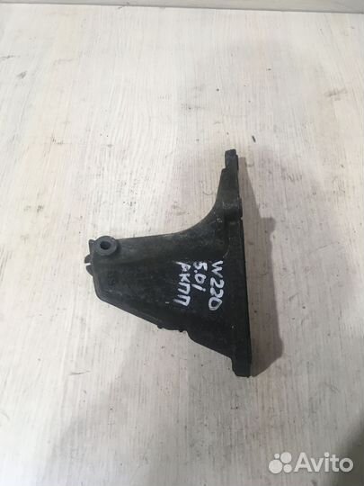 Кронштейн двигателя левый Мерседес w220 5.0