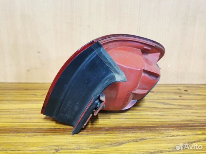 Фонарь задний левый Volkswagen Passat универсал