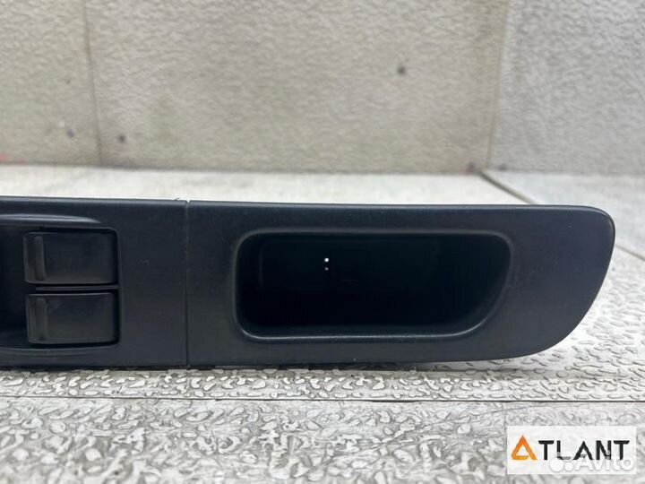 Блок упр. стеклоподьемниками передний правый subar