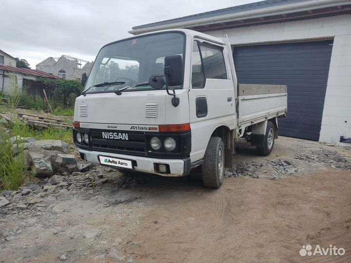 Бортовой грузовик Nissan Atlas, 1990