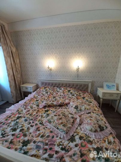 Покрывало и 4 подушки