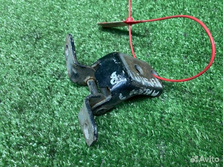 Петля двери передняя правая Mazda 3 BK