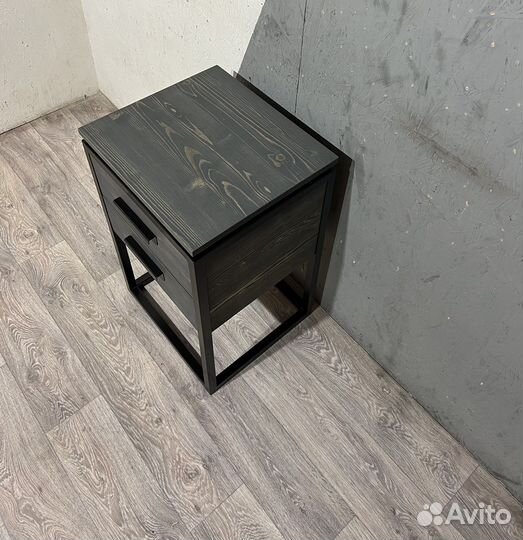 Тумбочка прикроватная