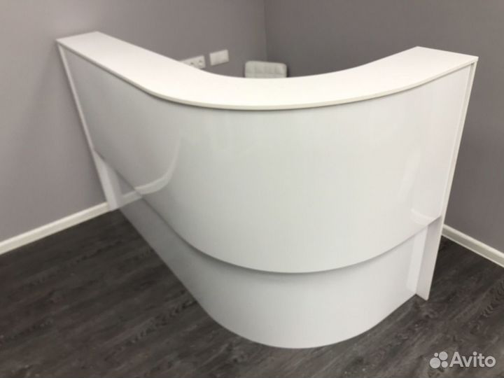 Ресепшен двухуровневый. Стильный,модный, молодежны