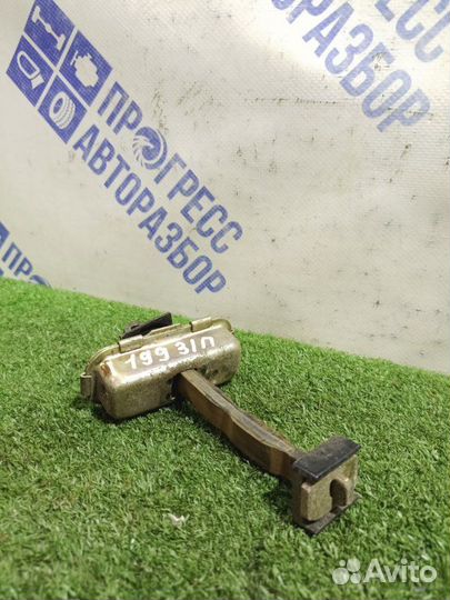 Ограничитель двери задний правый Ssangyong Rexton