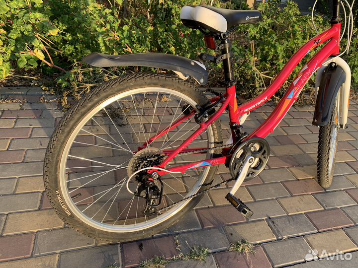 Подростковый велосипед для девочки и детский вел