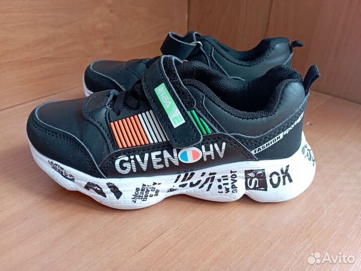 Кроссовки новые детские 28 29 размер