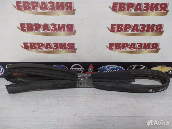 Уплотнительная резинка капота Peugeot 308 2009