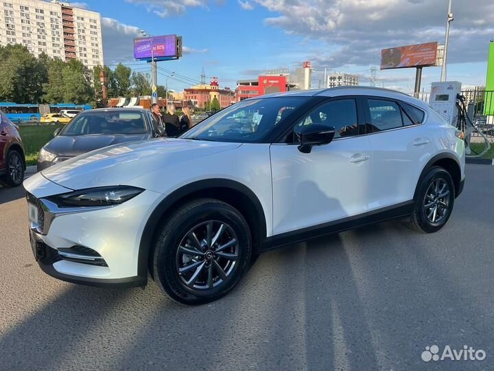 Mazda CX-4, 2022