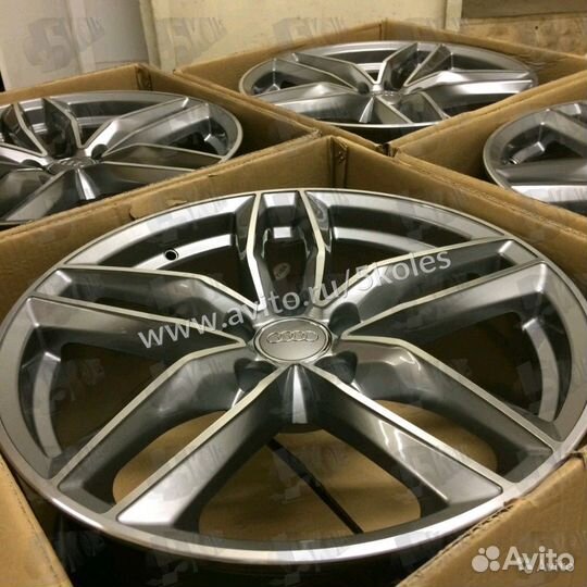 Новый комплект дисков на Audi A8 Q3 Q5 Q7 R21