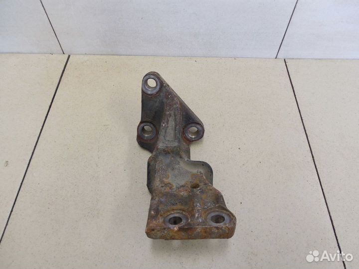Кронштейн опоры двигателя Avensis I 1997-2003