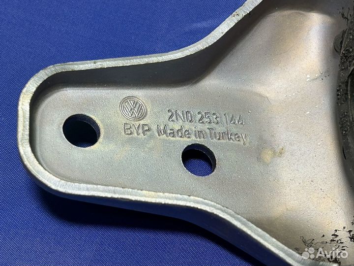 Кронштеин системы выпуска ог