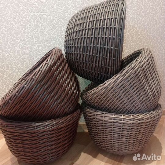 Кашпо из искусственного ротанга