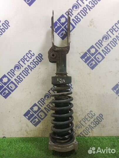 Амортизатор передний правый Volkswagen Touareg